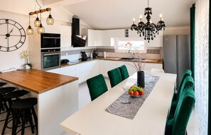 Private kitchen - Lovely apartment in Drage with WiFi (Drage)