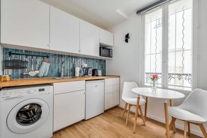 Private kitchen - 2P studio with patio near Paris (Le Pré-Saint-Gervais)