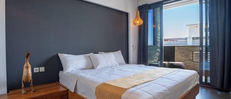 Family Villa | Minibar, desk, bed sheets
