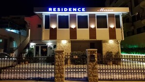 A building with a sign that reads 'RESIDENCE Maza' at the entrance. - Residence Maša- Standard Double Room P7 (Budva)