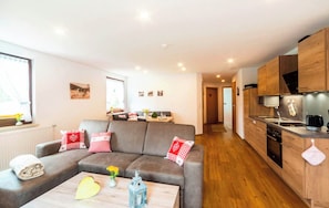 Smart TV, foosball, table tennis, books - Secluded Group House | Sauna | 23 Guests | Thuringian Forest near Oberhof (Steinbach-Hallenberg)