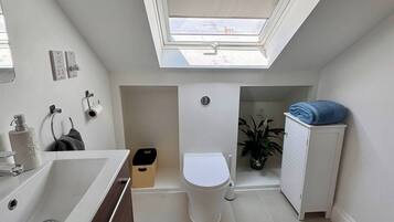 Hus, 4 soverom, terrasse | Bad