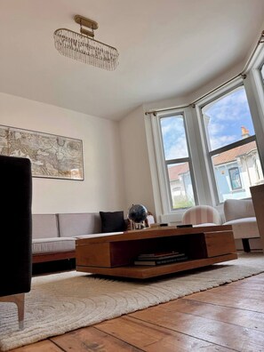 Maison, 4 chambres, patio | Salle de séjour