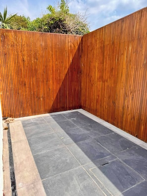 Casa, 4 habitaciones, patio | Áreas de la propiedad
