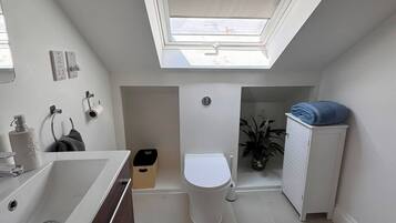 House, 4 Bedrooms, Patio | Bathroom