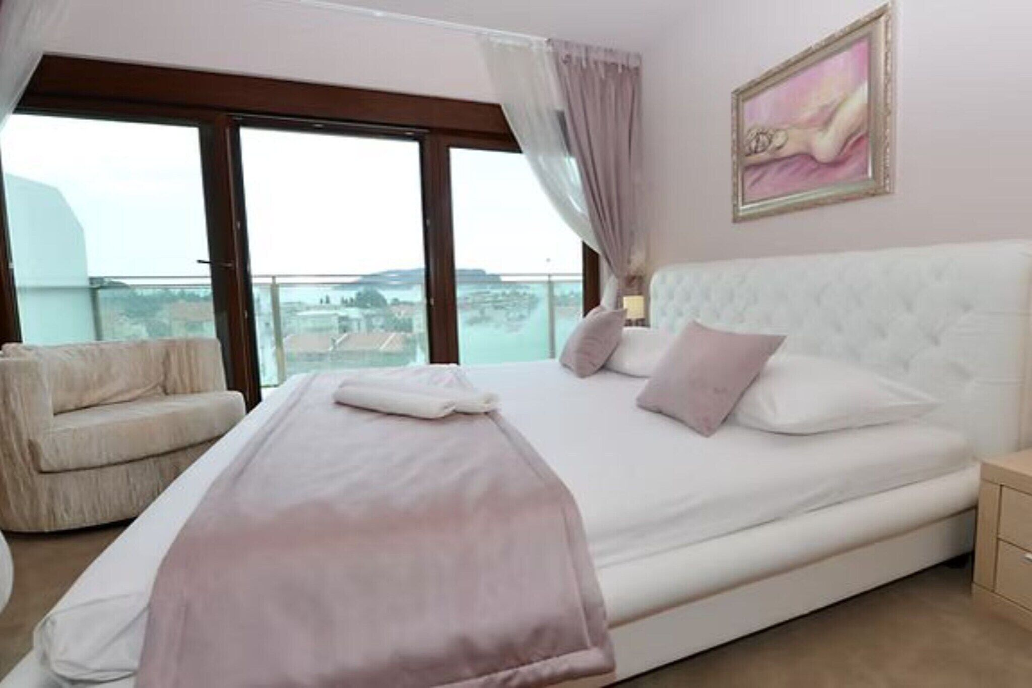 1 bedroom, travel cot, free WiFi