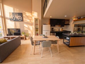 Dining - Urban Loft Nook • City Views (Vancouver)