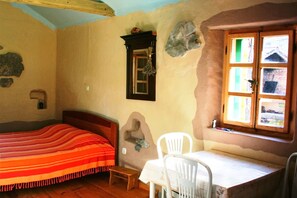 2 bedrooms, bed sheets