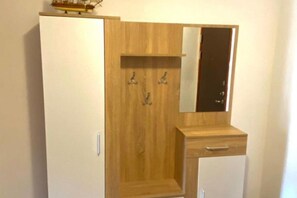 A wardrobe with a mirror and a small cabinet. - Villa Teodora Mare - Family Suite with Balcony (App 1) (Petrovac na Moru)