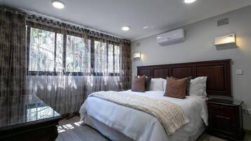 Tabla de planchar con plancha, wifi, ropa de cama
