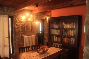 Dining - A sustainable and fair-trade Tuscan home. Convenient to the Cinque Terre (Toscana)