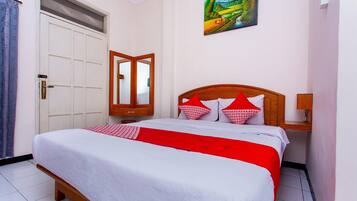 Desk, free WiFi, bed sheets