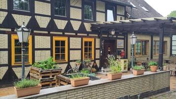 Tempat makan outdoor