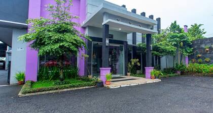 Griya Karangsalam • Twin Retreat