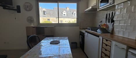 Coffee/tea maker, fridge, microwave, oven