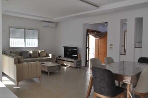 Living area - VILLA WAFA: Relaxation, sunshine, and unforgettable moments with family or friends! (Djerba Midun)