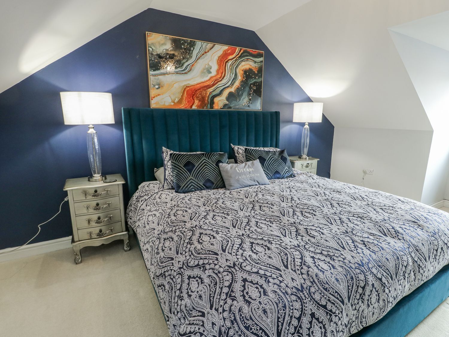 2 quartos, Wi-Fi de cortesia, individualmente decorados