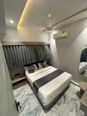 Deluxe Double Room, City View | In-room safe, desk, laptop workspace, iron/ironing board - Hotel Prime Gold (Ahmedabad)
