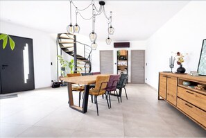 Dining - Contemporary villa with a pool and a panoramic view (Narbonne)