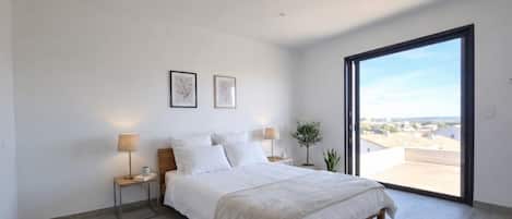 3 bedrooms, internet, bed sheets