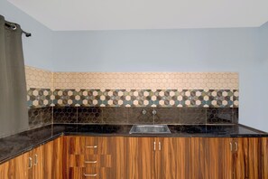 Habitación clásica | Baño | Amenidades de baño gratuitas, toallas, jabón, shampoo 