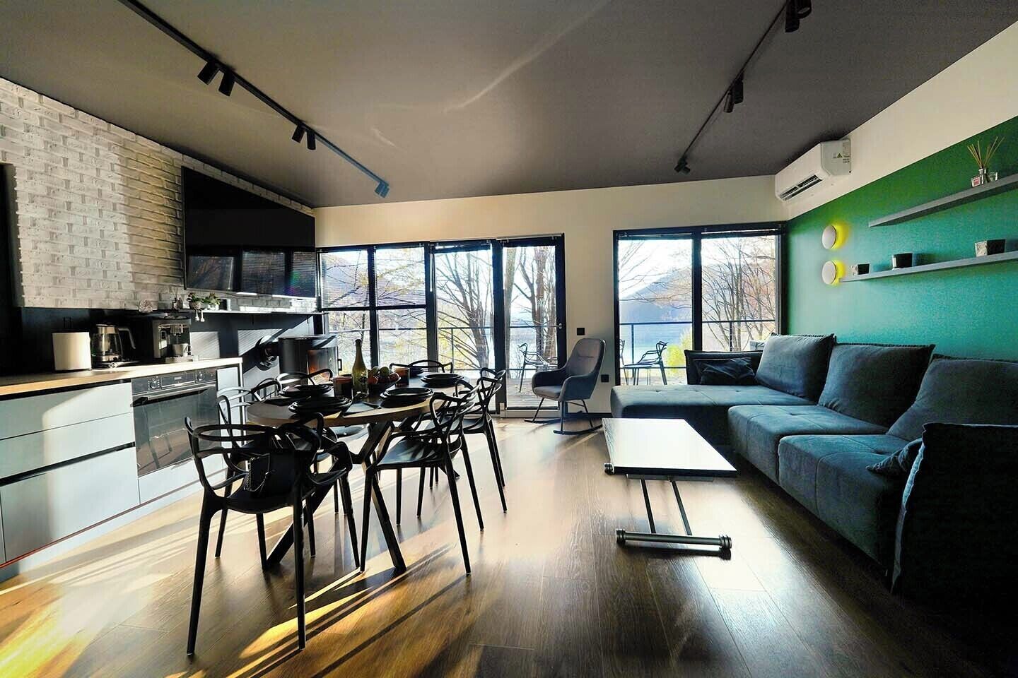 Téléviseur connecté de 182 cm avec télévision par câble, foyer, Netflix