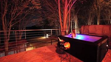 Villa 2, Lake View | Private spa tub