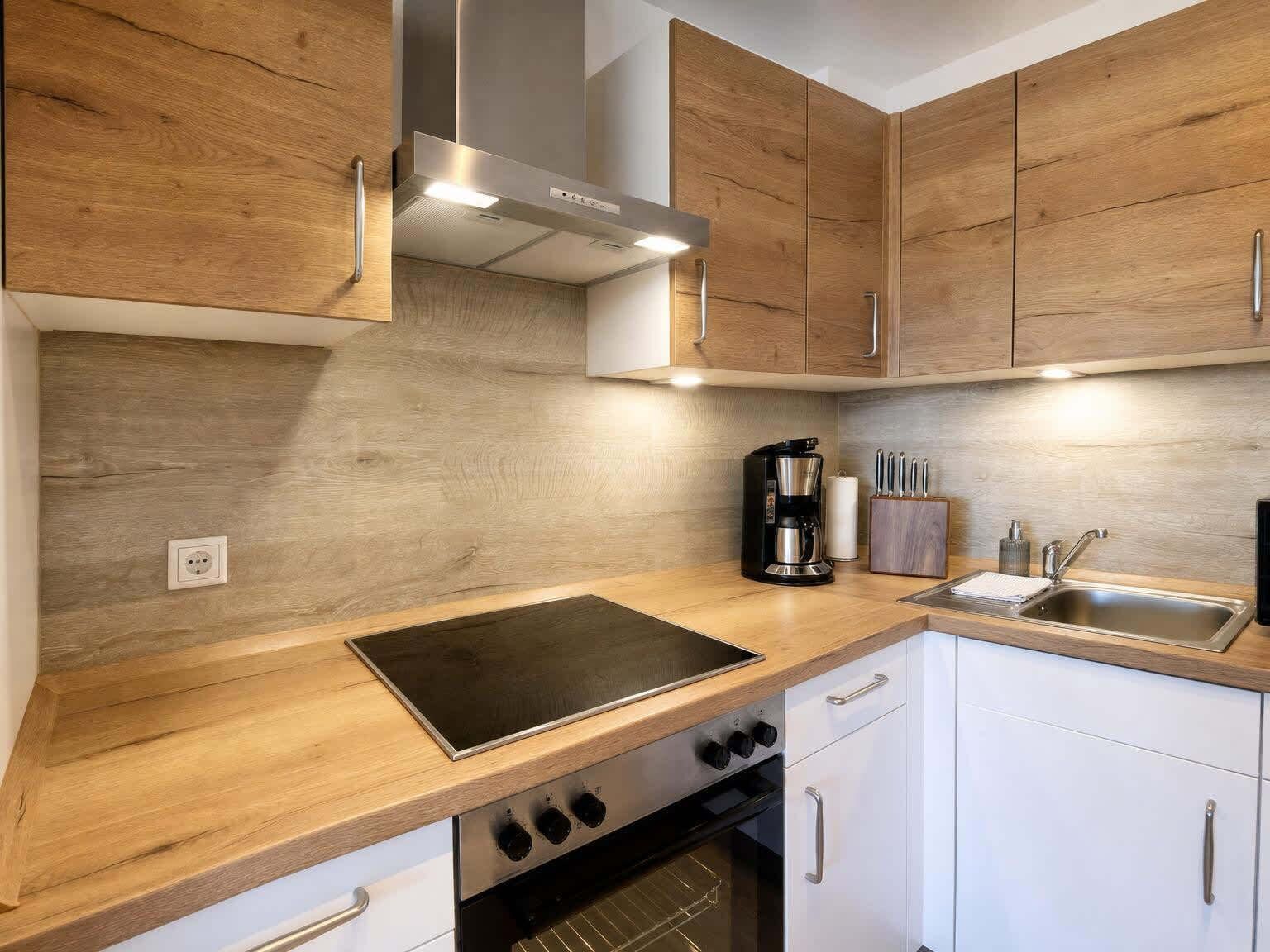 Kühlschrank, Mikrowelle, Ofen, Geschirrspüler