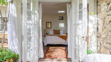 1 bedroom, desk, iron/ironing board, WiFi (free)
