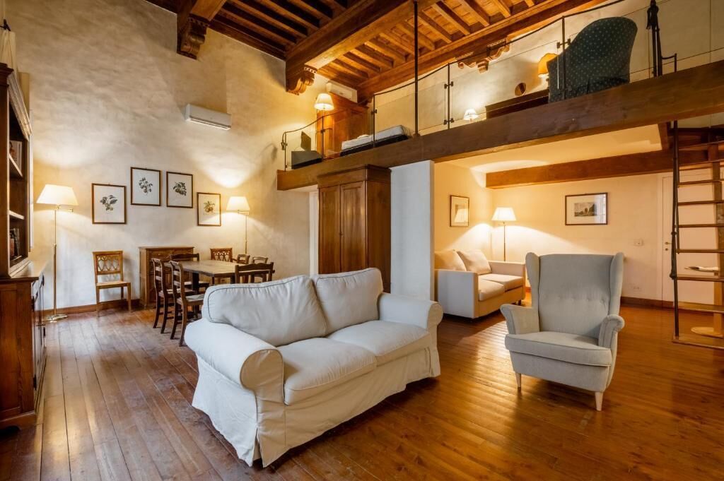 Classic Apartment, City View | Living area