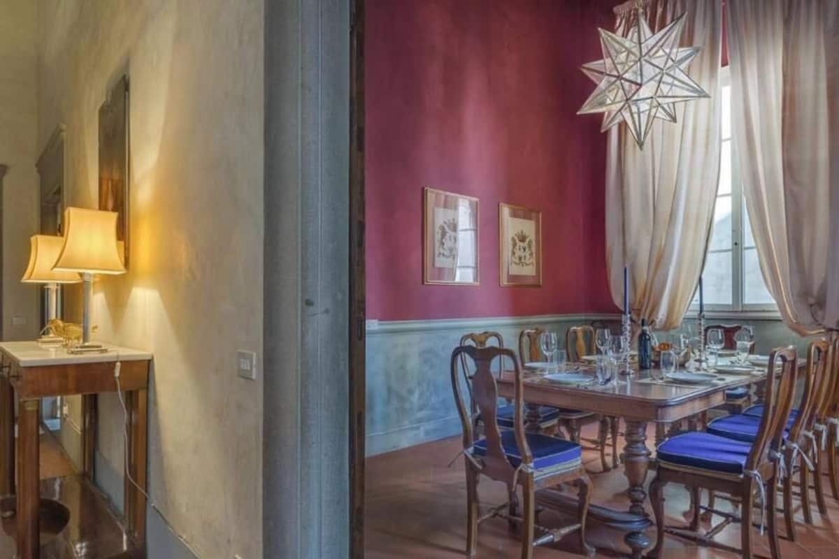 Apartamento superluxo, vista para a cidade | Quartos à prova de som, ferros/tábuas de passar roupa, Wi-Fi de cortesia
