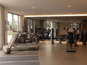 A gym with treadmills, elliptical machines, and weightlifting equipment. - The Lagoon, Main Beach (Main Beach)