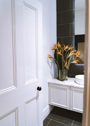 Shower, soap, toilet paper - Wahroonga on Bourke (Launceston)