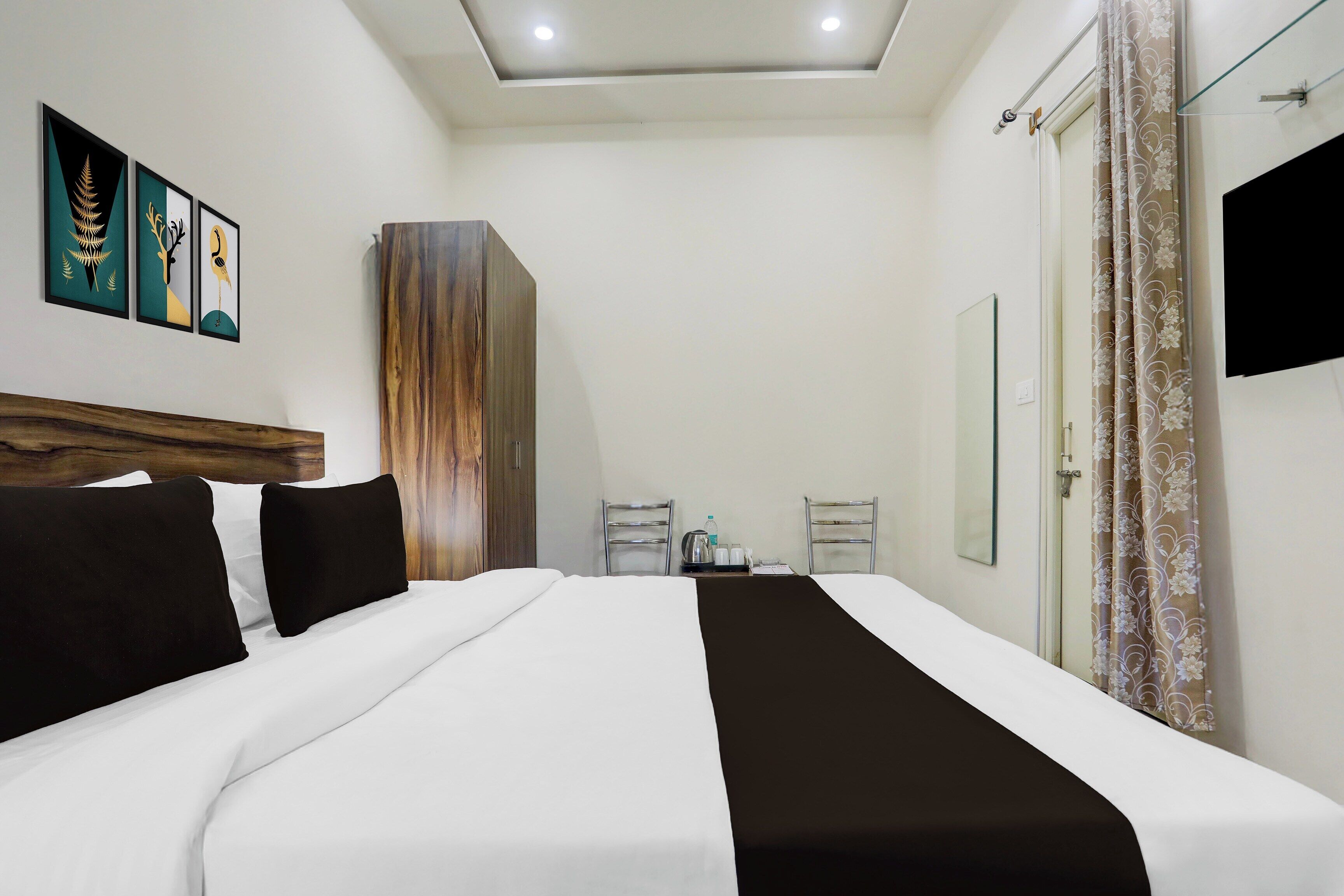 Escrivaninha, Wi-Fi de cortesia, roupa de cama