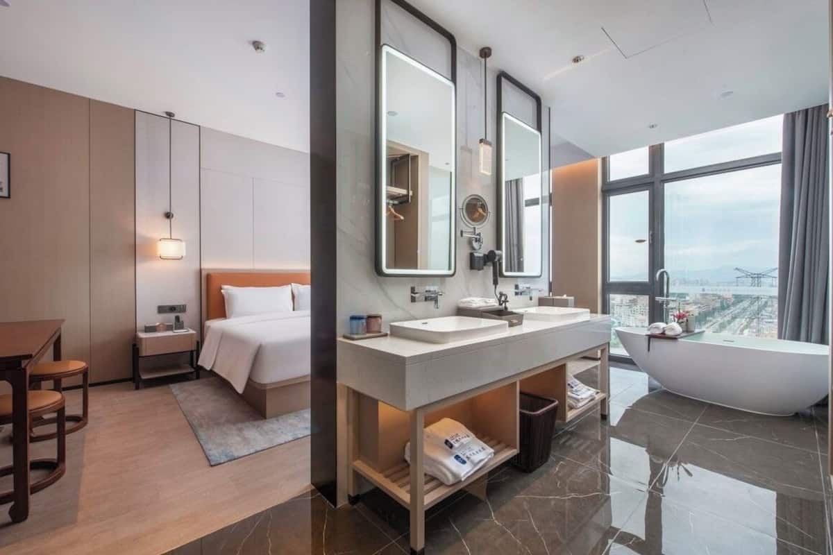 Luxury Suite, City View | Bathroom | Separate tub and shower, free toiletries, hair dryer, slippers