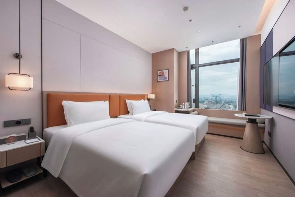 Business Twin Room, City View | In-room safe, blackout drapes, soundproofing, WiFi (free)