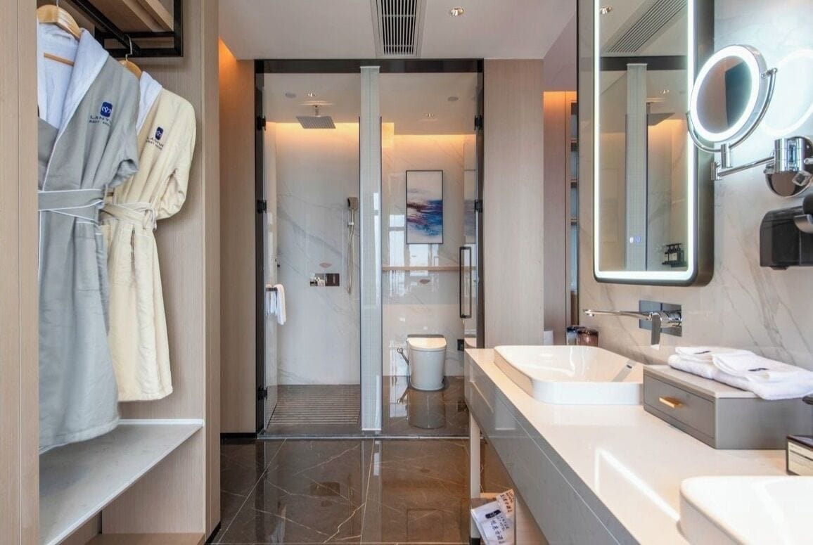 Luxury Suite, City View | Bathroom | Separate bathtub and shower, free toiletries, hair dryer, slippers