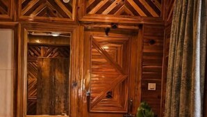 Chambre double, balcon, vue sur la montagne | Intérieur