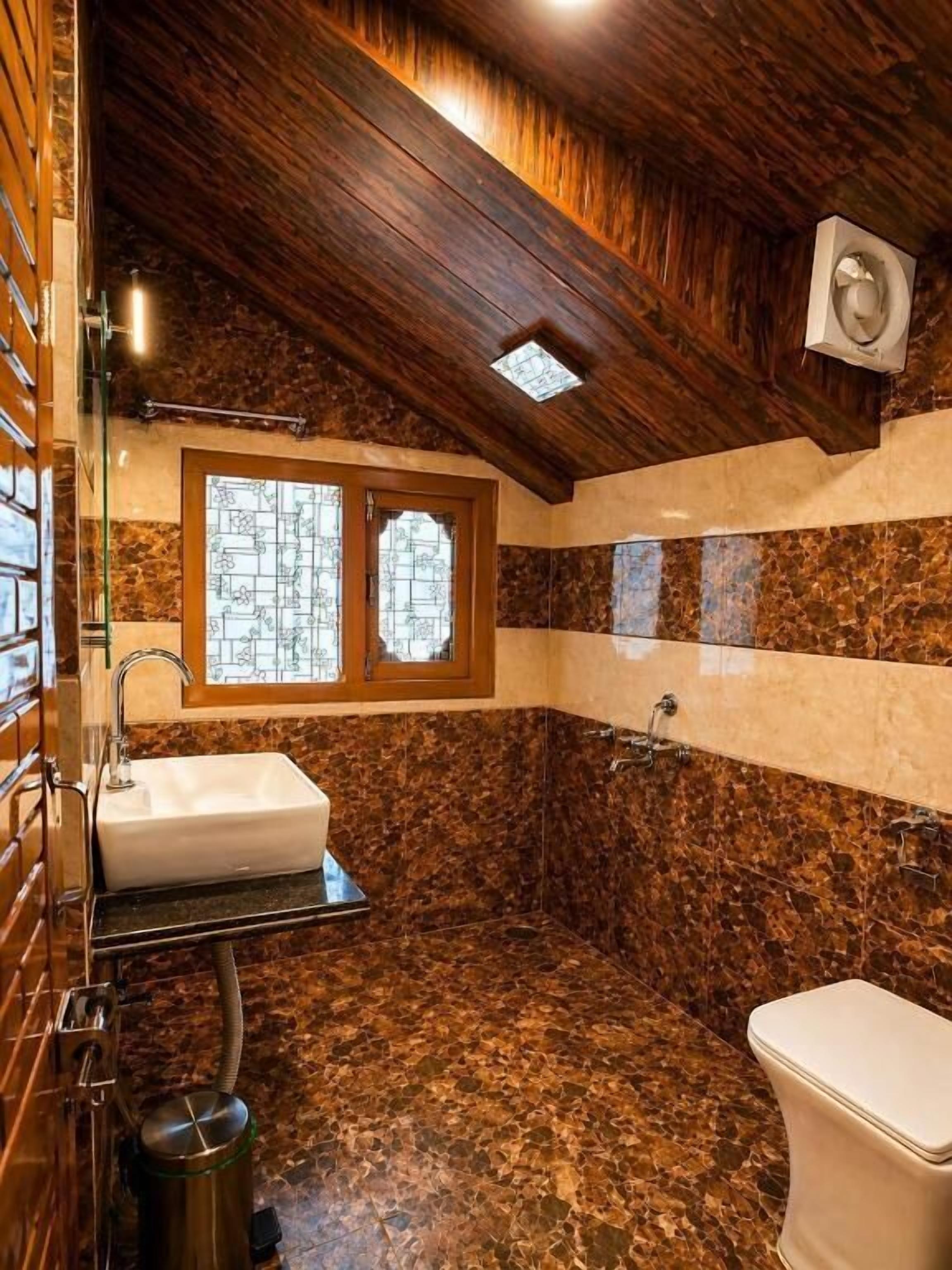Suite, Balcony, Mountain View | Bathroom