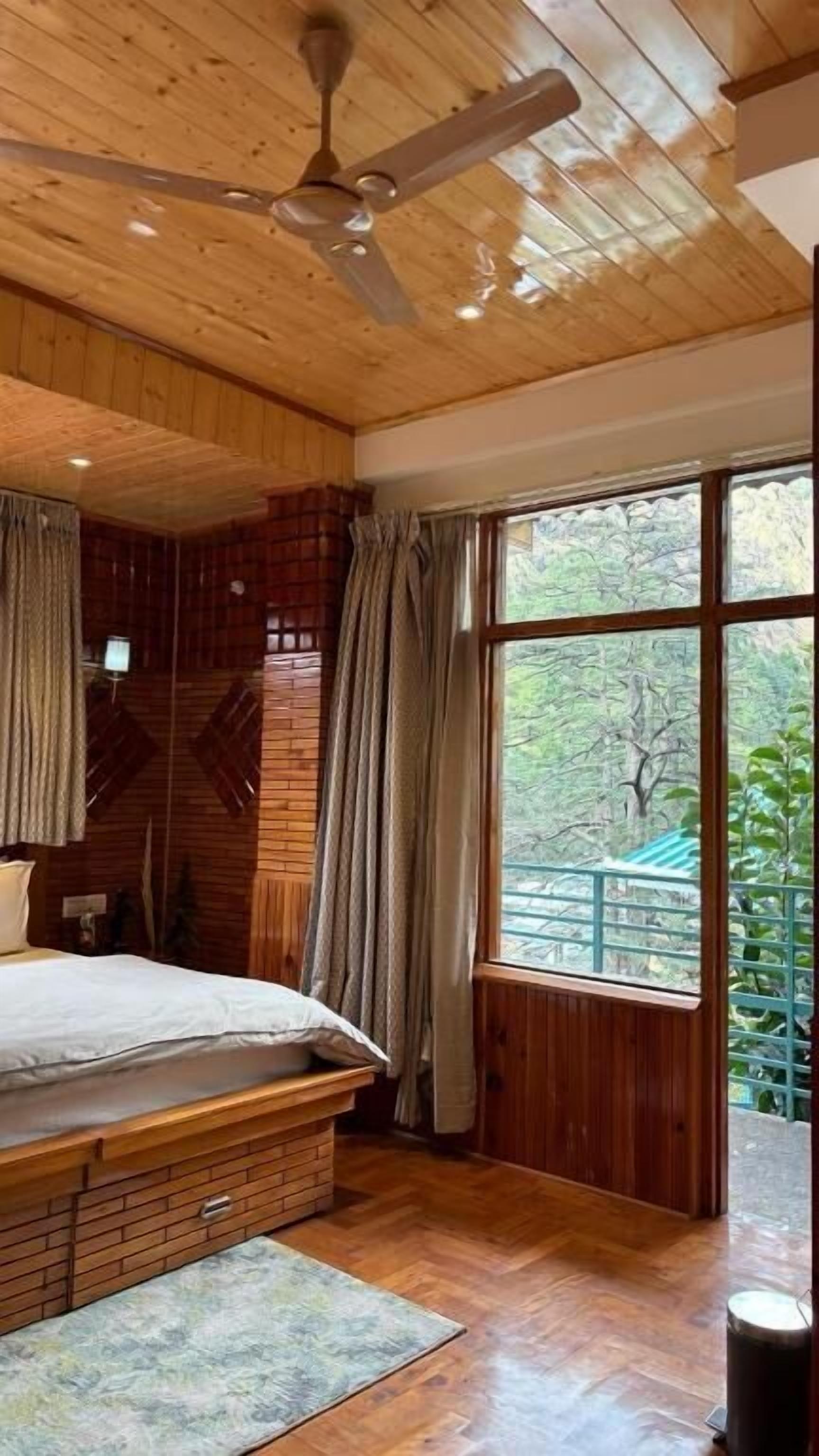 Deluxe Double Room, Balcony, Mountain View | Iron/ironing board (on request), WiFi (free)