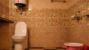 Basic Twin Room, Garden View | Bathroom | Slippers
