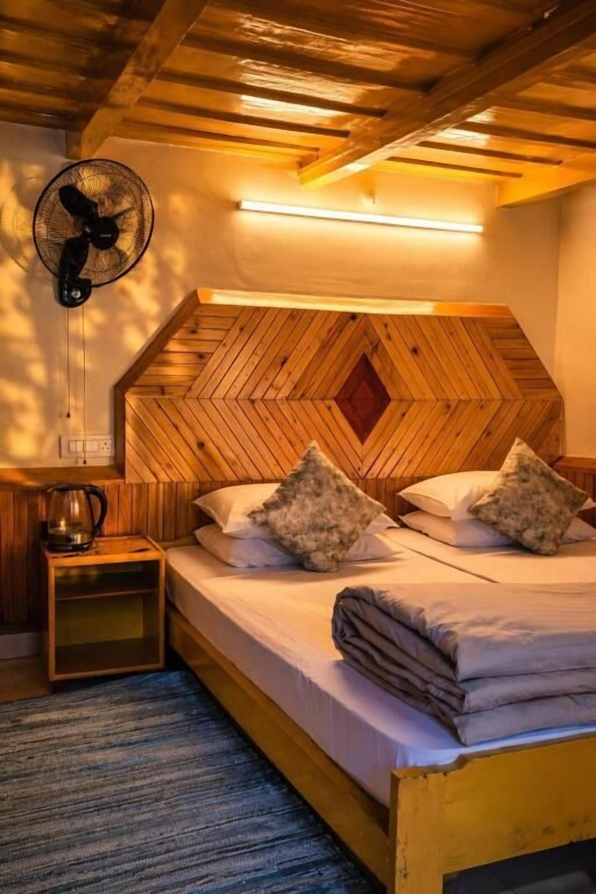 Basic Twin Room, Garden View | Iron/ironing board (on request), WiFi (free)