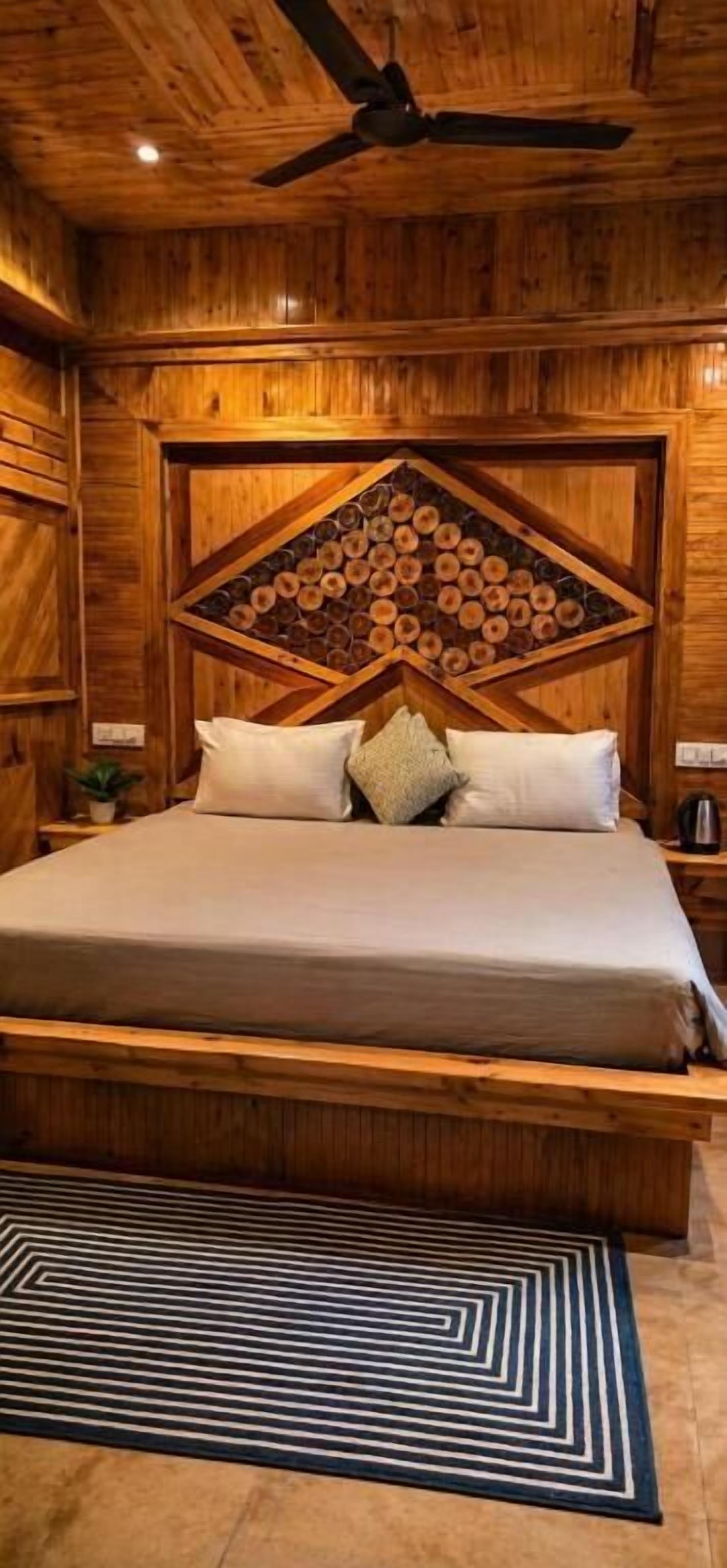 Standard Double Room, Courtyard View | Iron/ironing board (on request), WiFi (free)