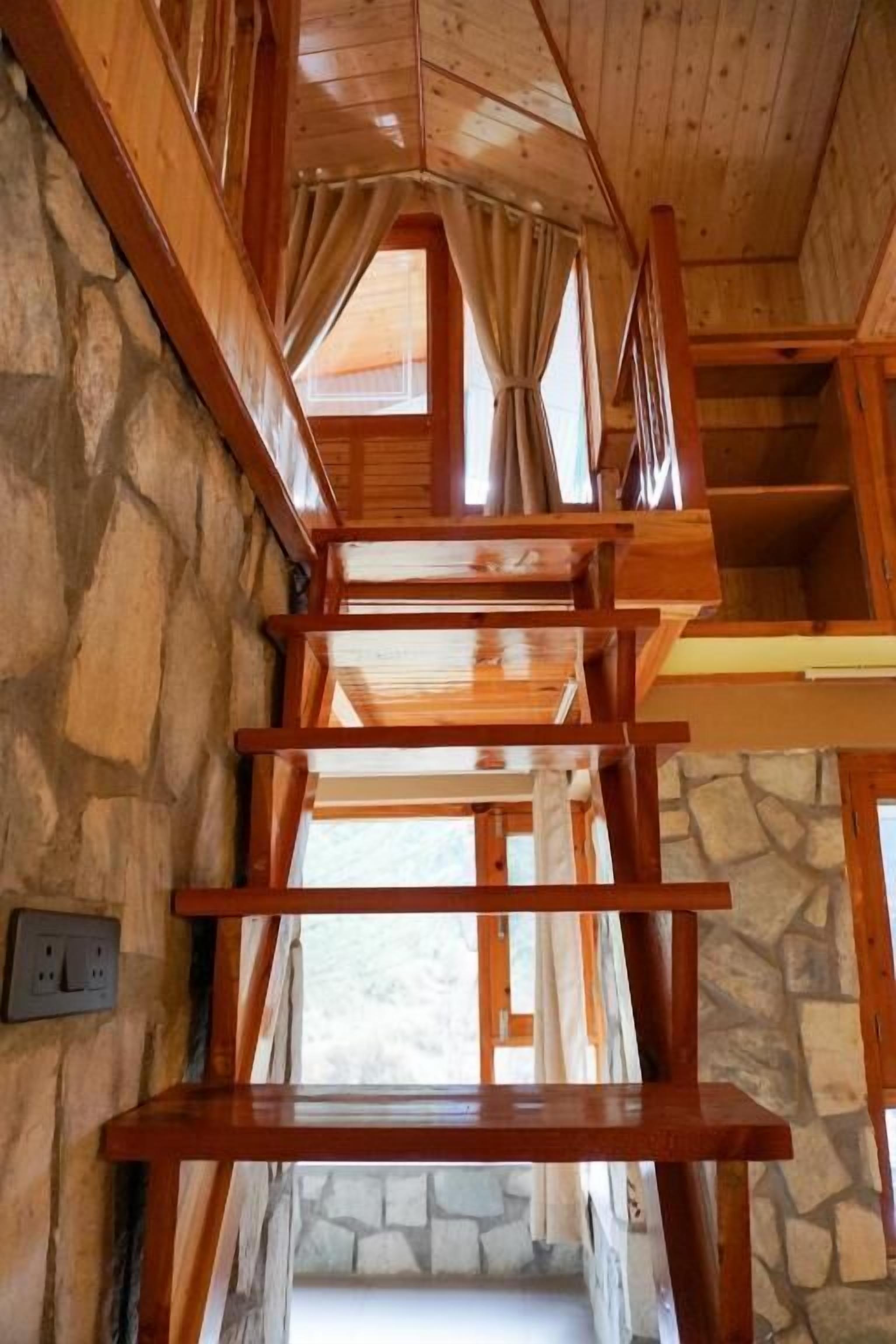 Premium Quadruple Room, Mountain View | Interior