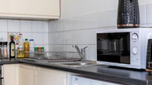 Unclassified image, 4 of 19, button - Cosy London Apartment With 2 Bedrooms (London)