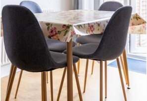 Dining - Cosy London Apartment With 2 Bedrooms (London)