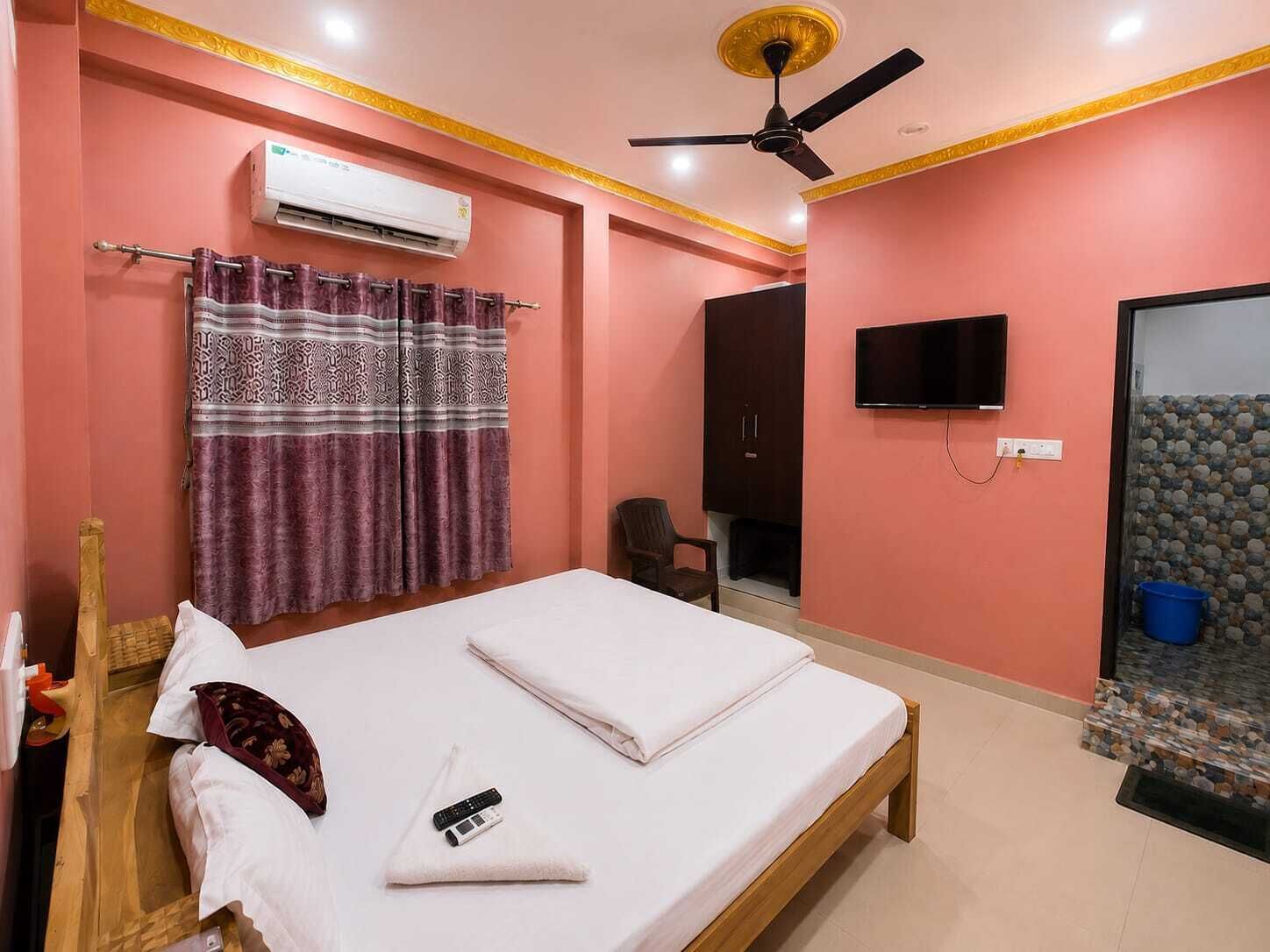 Deluxe Room, 1 King Bed | Desk, WiFi (free)