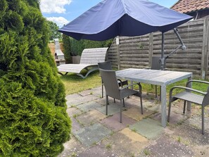 Outdoor dining - Vrbo Property (Grömitz - Ostsee)