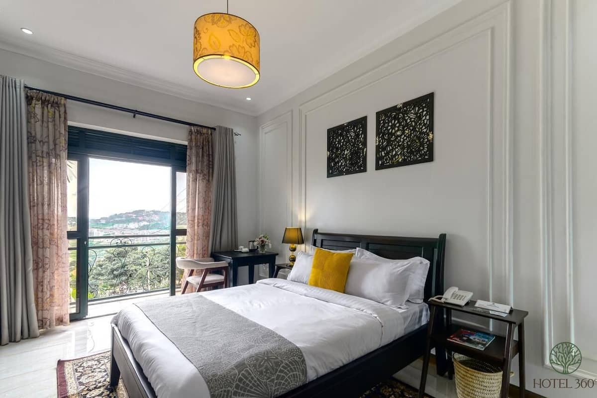 Habitación doble Deluxe, 1 cama Queen size, balcón, vista al jardín | Escritorio y espacio para trabajar con laptop