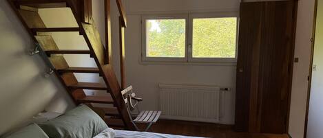 4 bedrooms, internet, bed sheets